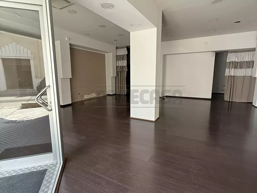 Immagine 8 di Locale commerciale in affitto  in Piazza Giuseppe Mazzini 16 a Nardo'