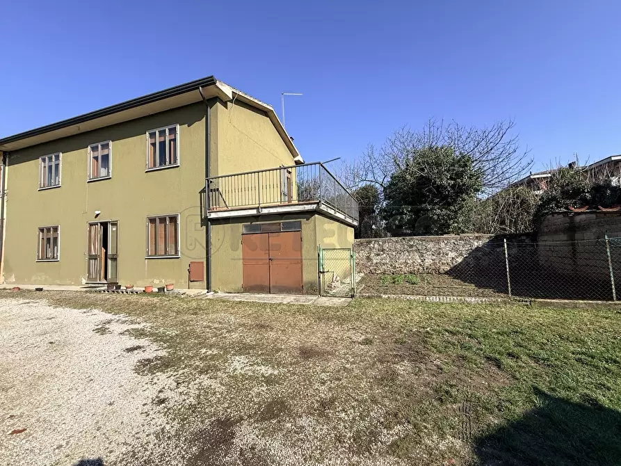 Immagine 1 di Porzione di casa in vendita  a Montebello Vicentino