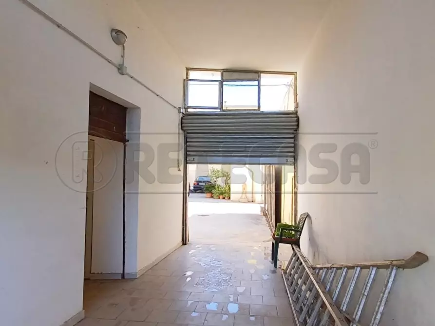 Immagine 11 di Laboratorio in affitto  in Via montella a Maddaloni