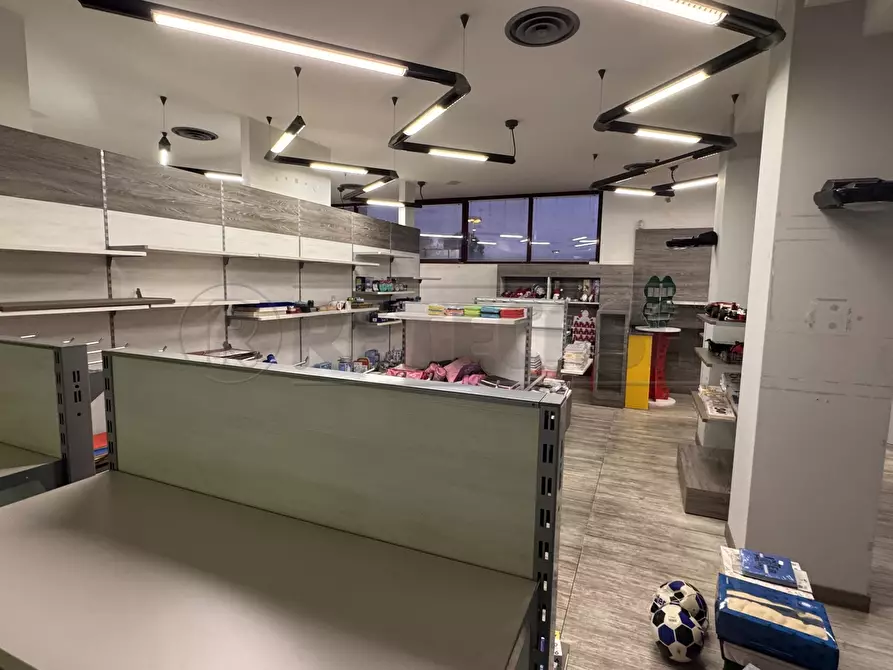 Immagine 9 di Locale commerciale in vendita  a Venezia