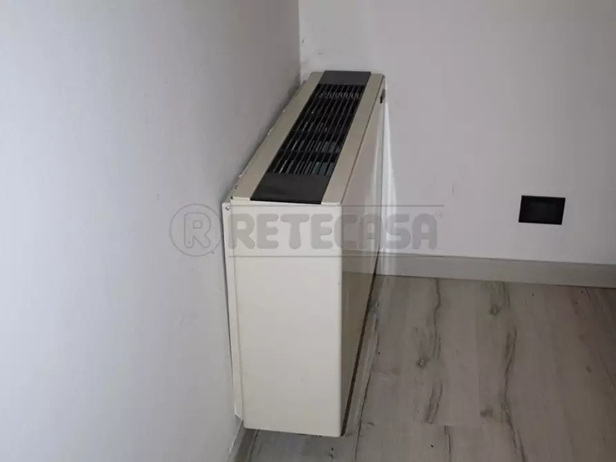 Immagine 25 di Locale commerciale in affitto  in Via Torri a Arcugnano