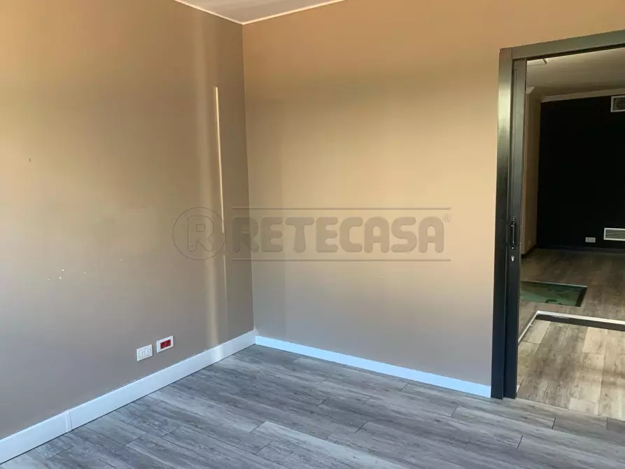 Immagine 28 di Ufficio in vendita  a Seriate