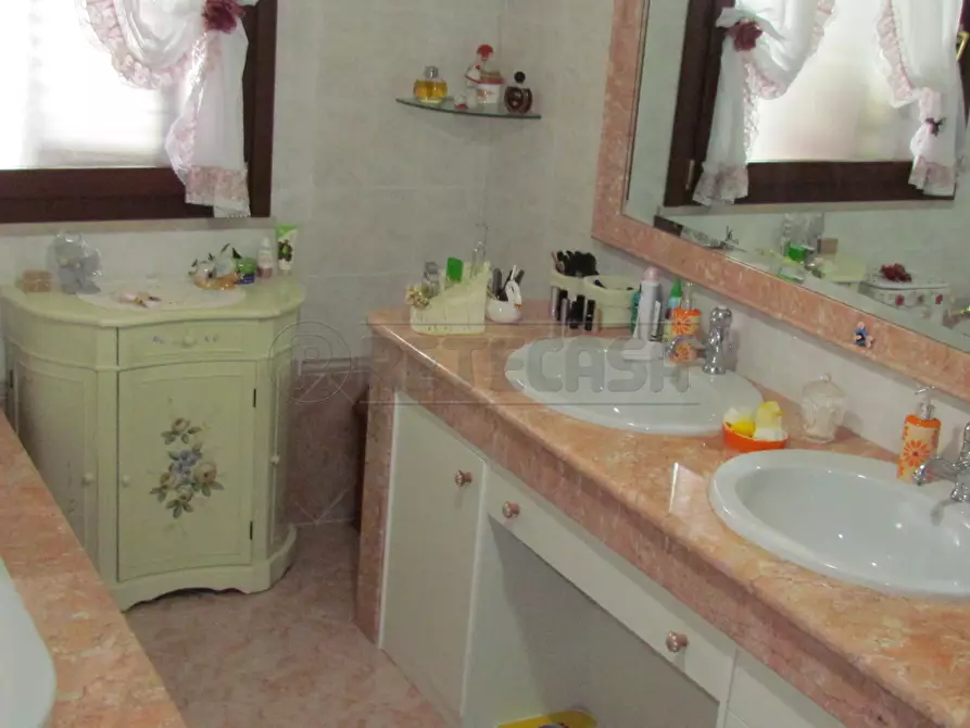 Immagine 28 di Villetta a schiera in vendita  in Via C. Rocci Cerasoli a Gallipoli