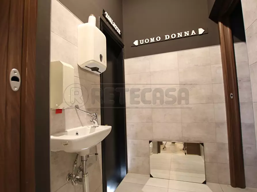 Immagine 11 di Locale commerciale in affitto  in Via Piazza Villaganzerla a Castegnero