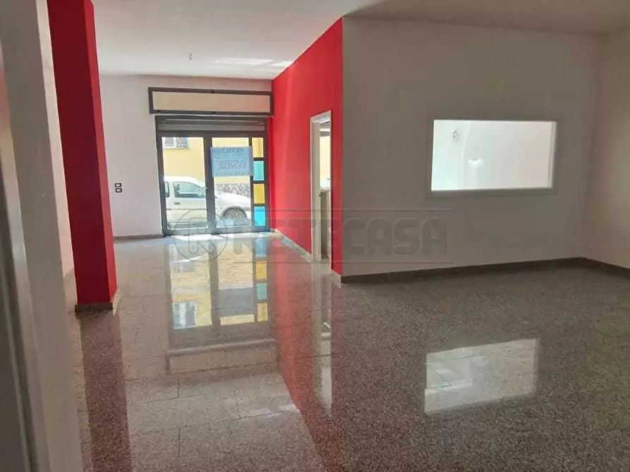 Immagine 3 di Locale commerciale in vendita  a Mercato San Severino