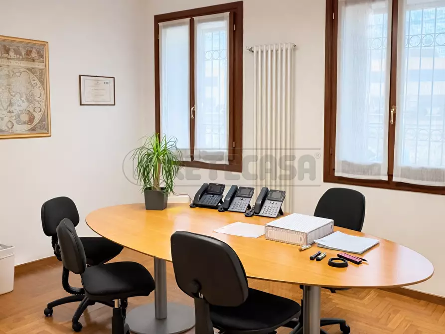 Immagine 2 di Ufficio in affitto  in Via Pola a Torri Di Quartesolo