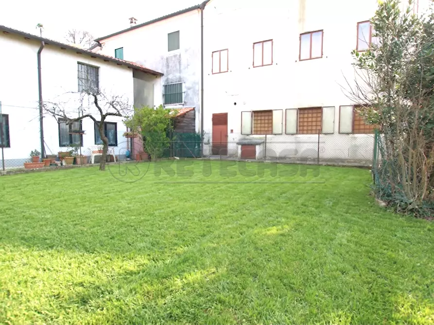 Immagine 4 di Casa semindipendente in vendita  in Piazza Guglielmo Marconi a Montegalda