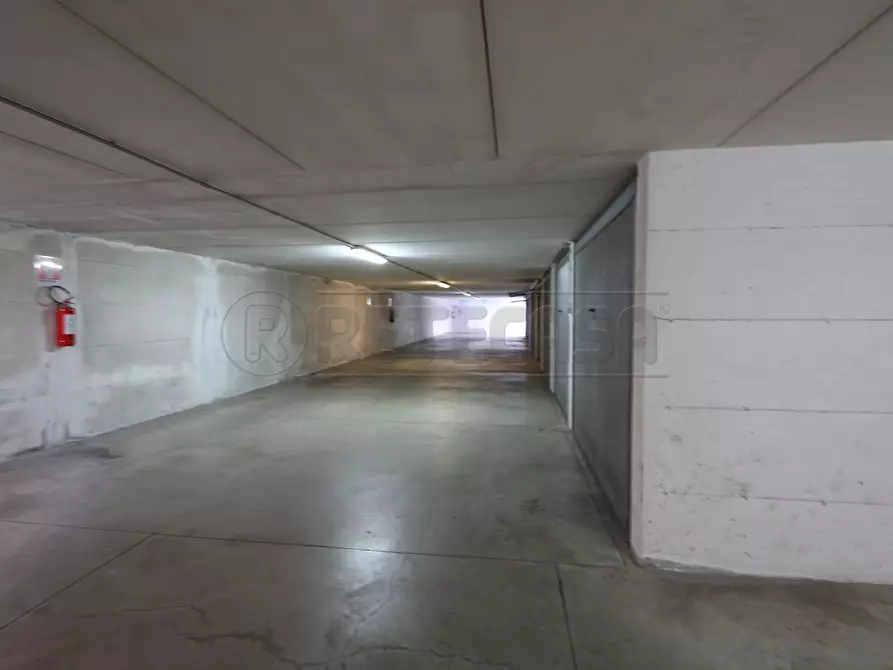 Immagine 3 di Garage in vendita  in Via Valerio Belli a Vicenza