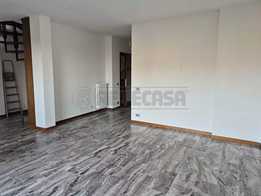 Immagine 2 di Trilocale in affitto  a Bergamo