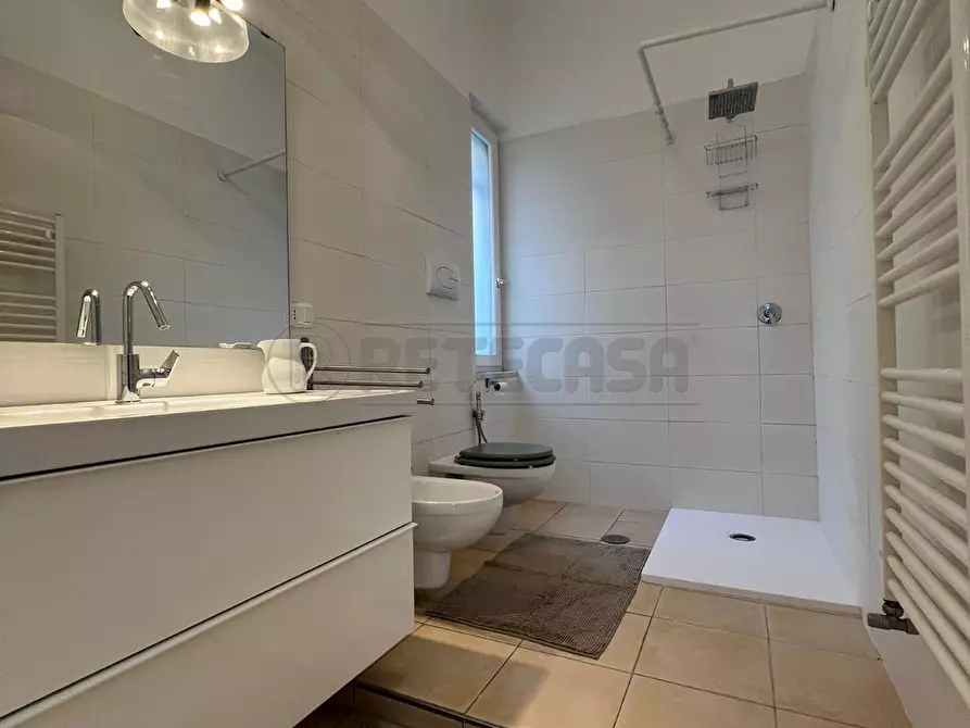 Immagine 37 di Quadrilocale in affitto  in Lungomare Cristoforo Colombo 39 a Salerno