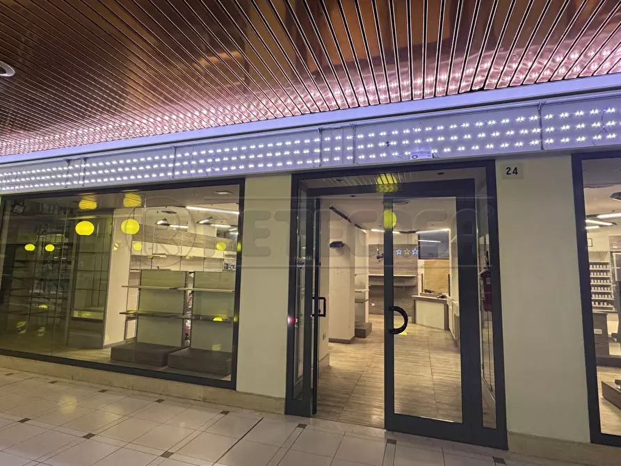 Immagine 13 di Locale commerciale in vendita  a Venezia