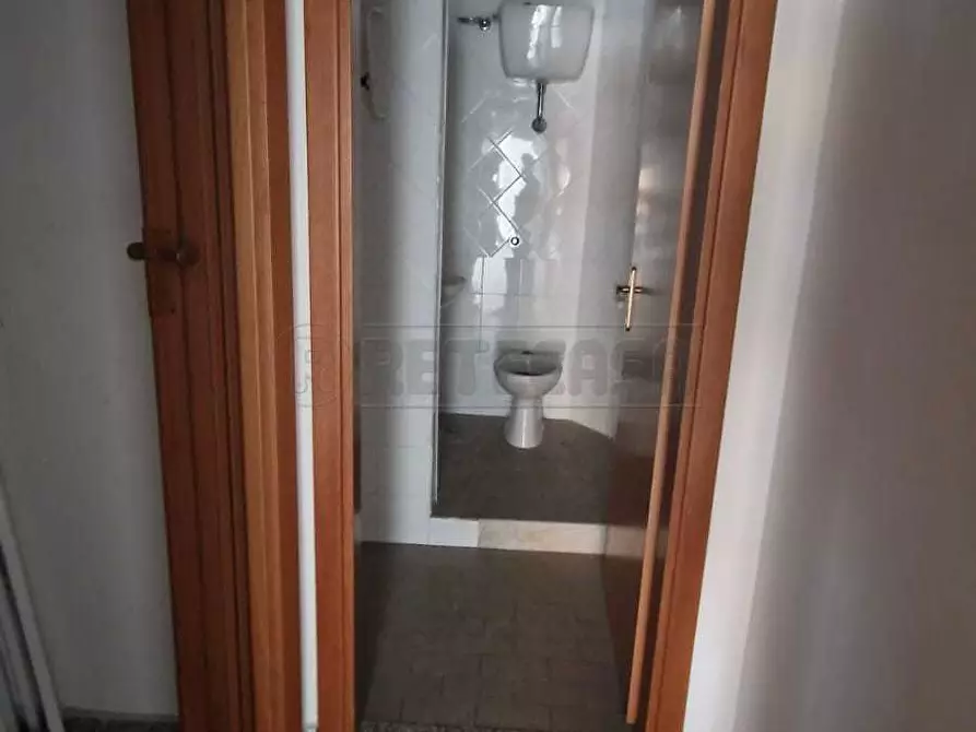 Immagine 8 di Locale commerciale in vendita  a Mercato San Severino