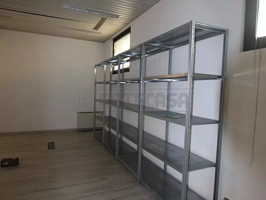 Immagine 22 di Locale commerciale in affitto  in Via Torri a Arcugnano
