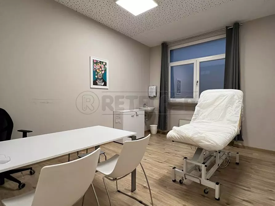 Immagine 8 di Locale commerciale in vendita  a Montecchio Maggiore