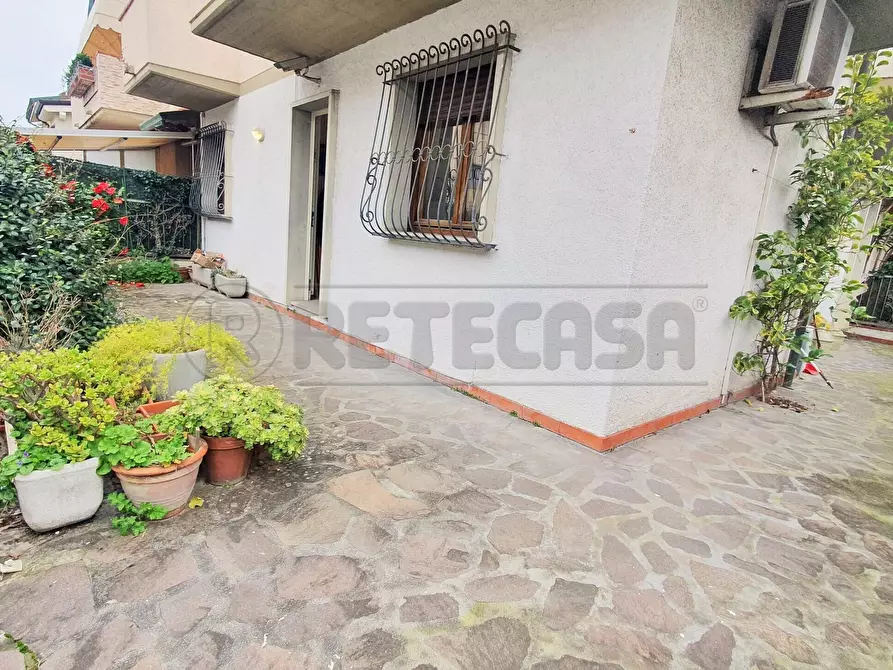 Immagine 2 di Villetta a schiera in vendita  in Via Cesare Riccioni 20 a Viareggio