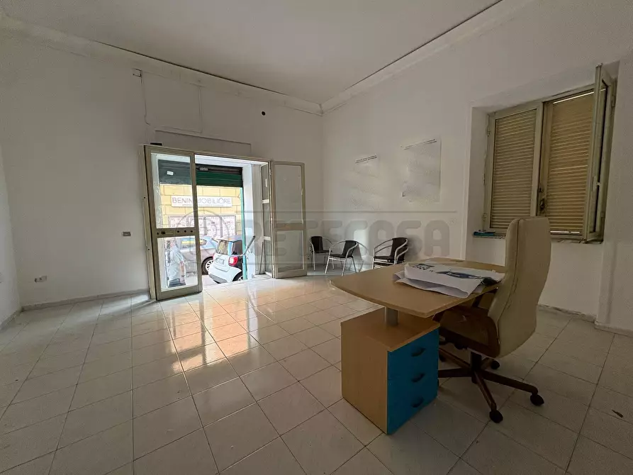 Immagine 5 di Locale commerciale in affitto  in Via Santa Croce a Capodrise