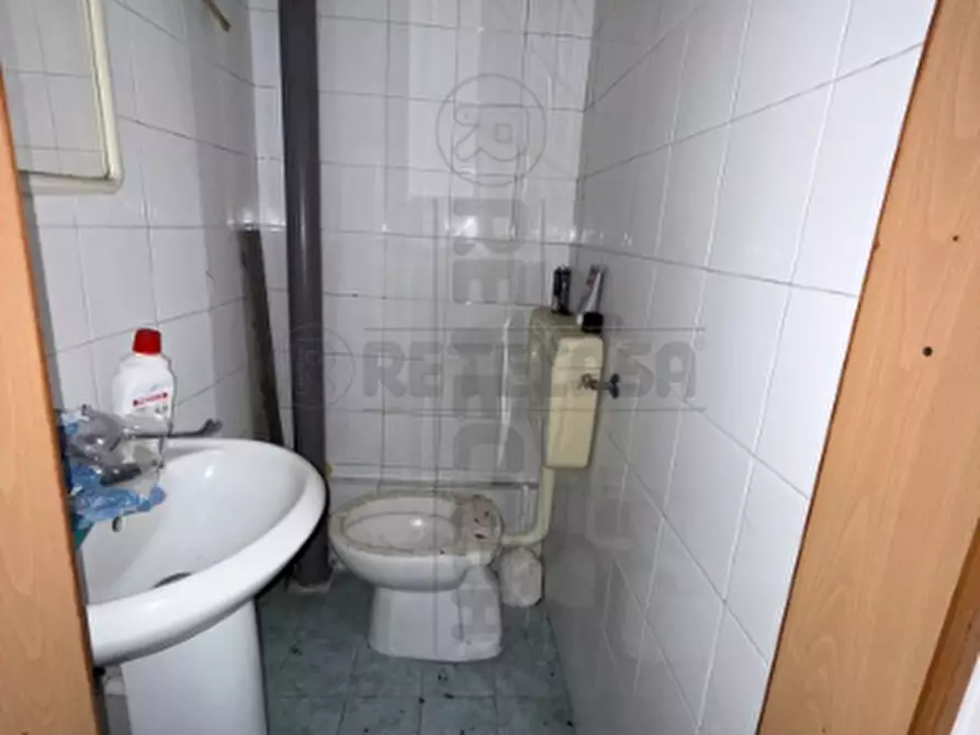 Immagine 2 di Locale commerciale in affitto  in Via Ugo Bassi 107 a Messina