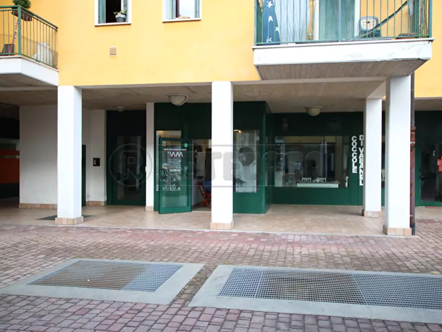 Immagine 27 di Attività commerciale in vendita  in Via Monte Lungo a Arcugnano