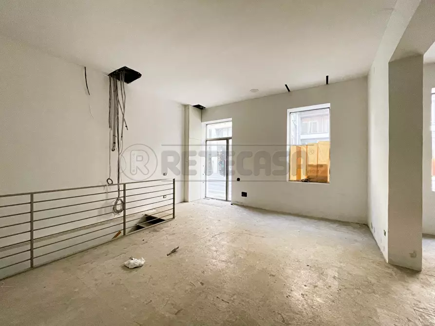 Immagine 8 di Locale commerciale in vendita  in Riviera dei Ponti Romani 13 a Padova