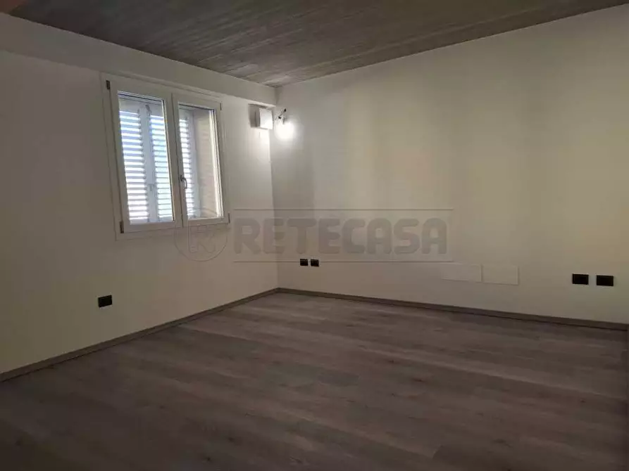 Immagine 3 di Trilocale in vendita  in Via Giosuè Carducci a Bondeno