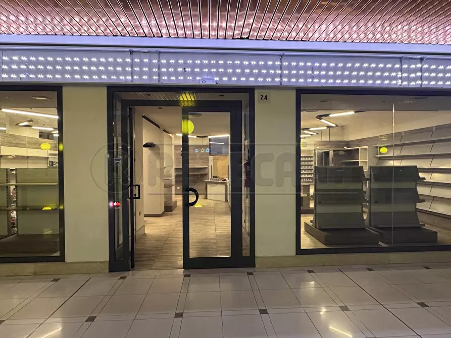 Immagine 11 di Locale commerciale in vendita  a Venezia