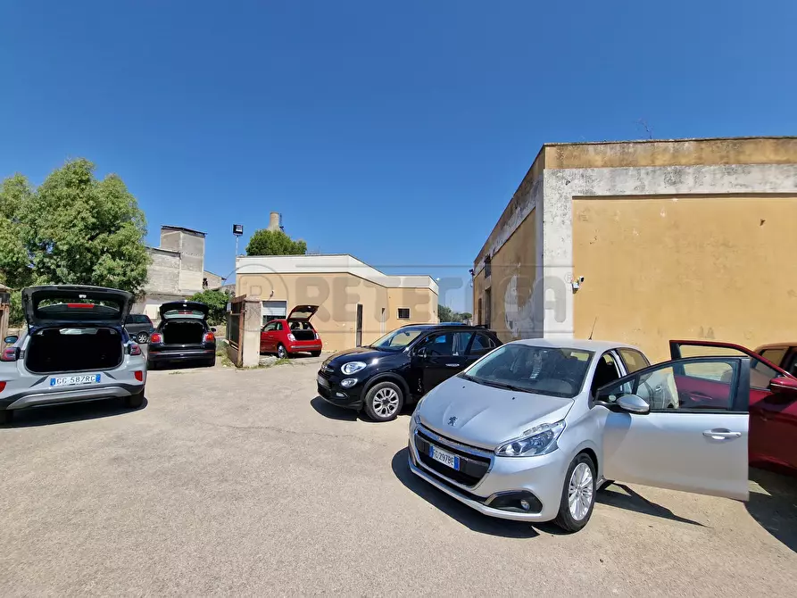 Immagine 67 di Laboratorio in vendita  in Via Neviano 37 a Seclì