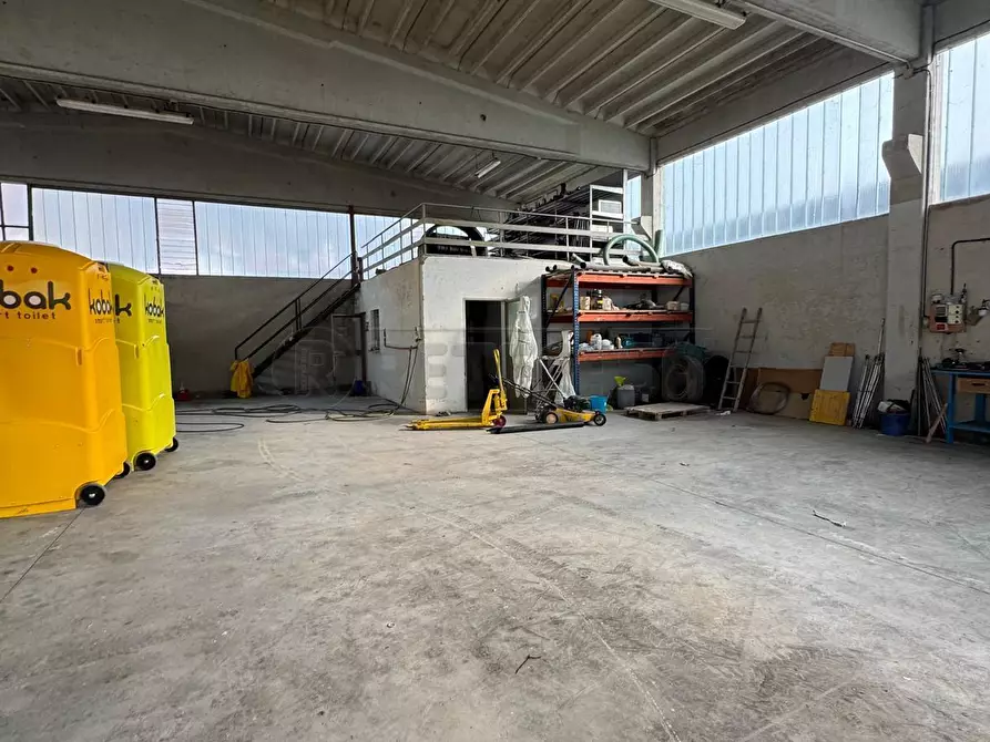 Immagine 2 di Attività artigianale in affitto  a Arcugnano