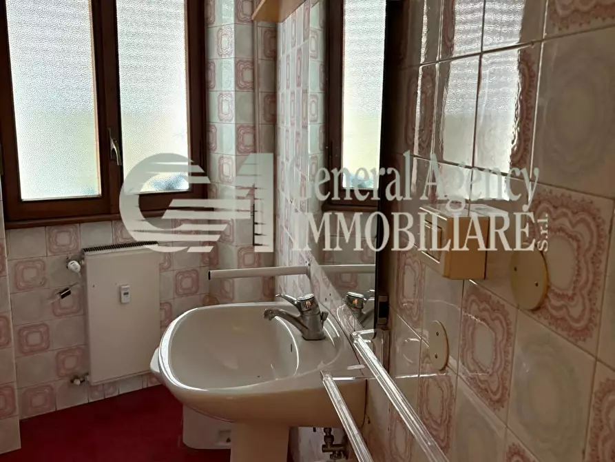 Immagine 82 di Appartamento in vendita  in via guido de ruggiero a Roma