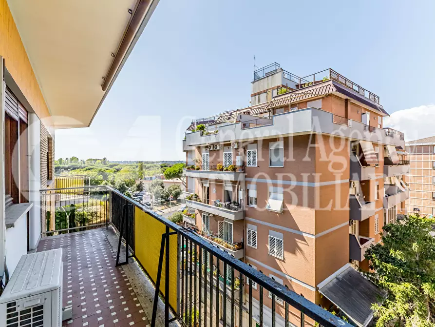 Immagine 4 di Appartamento in vendita  in via guido de ruggiero a Roma
