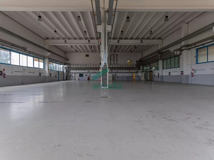 Immagine 68 di Attività artigianale in vendita  in Via dei Gigli 21 a Modugno
