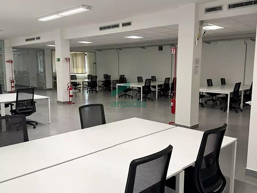 Immagine 5 di Ufficio in vendita  in Via Saverio Milella 2/bis a Bari