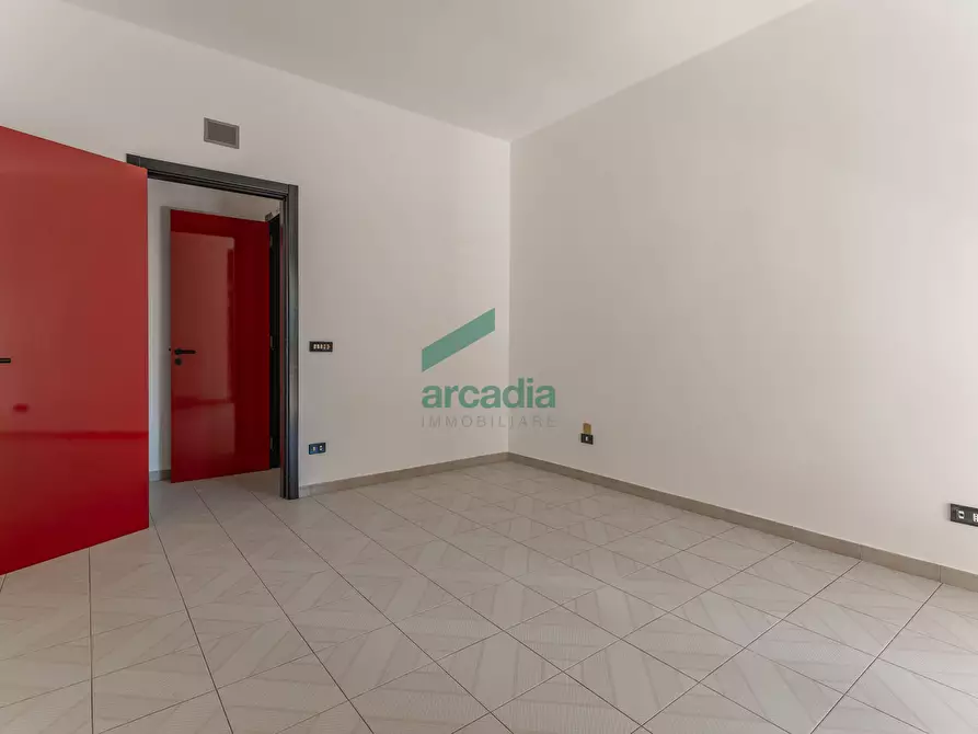 Immagine 15 di Ufficio in vendita  in Via Camillo Rosalba 49 a Bari
