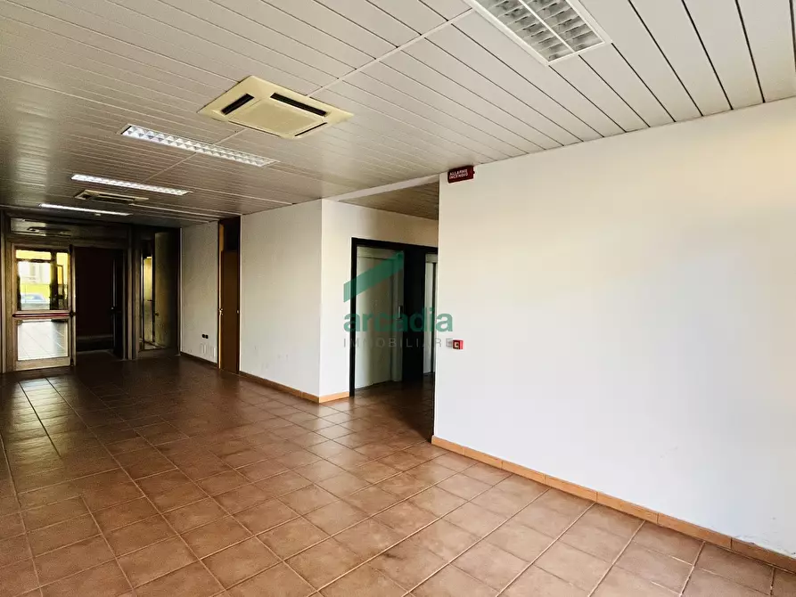 Immagine 33 di Ufficio in vendita  in Via Saverio Milella 2/bis a Bari