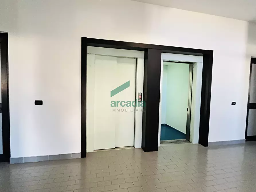 Immagine 26 di Ufficio in vendita  in Via Saverio Milella 2/bis a Bari