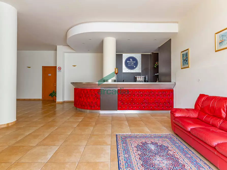 Immagine 16 di Locale commerciale in vendita  in Strada Vicinale Vecchia di Matera 369 a Gioia Del Colle