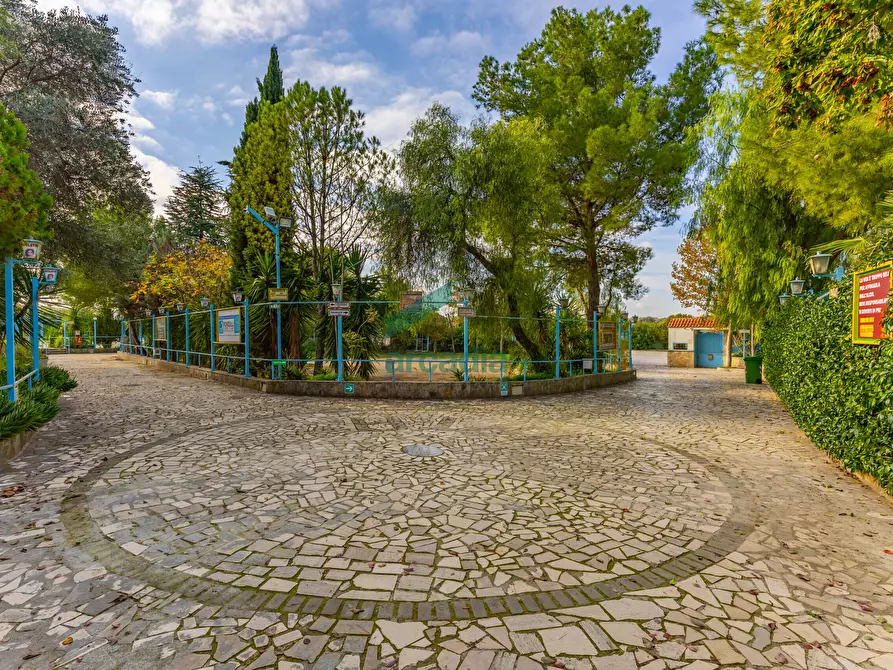 Immagine 50 di Locale commerciale in vendita  in Strada la Grava 16 a Bari