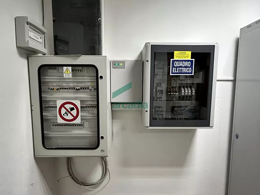 Immagine 4 di Locale commerciale in vendita  in Via Giovanni Amendola 205 a Bari