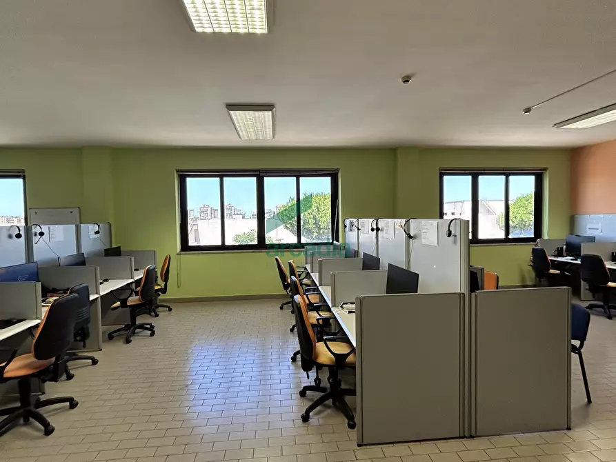 Immagine 11 di Ufficio in vendita  in Via Saverio Milella 2/bis a Bari