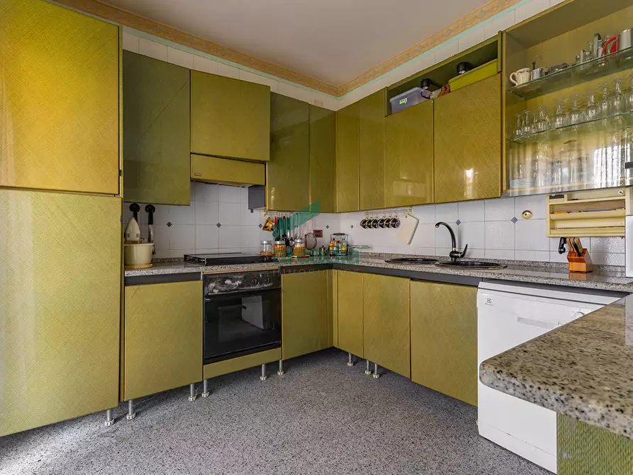 Immagine 11 di Quadrilocale in vendita  in Via Rosario Livatino 9 a Bari