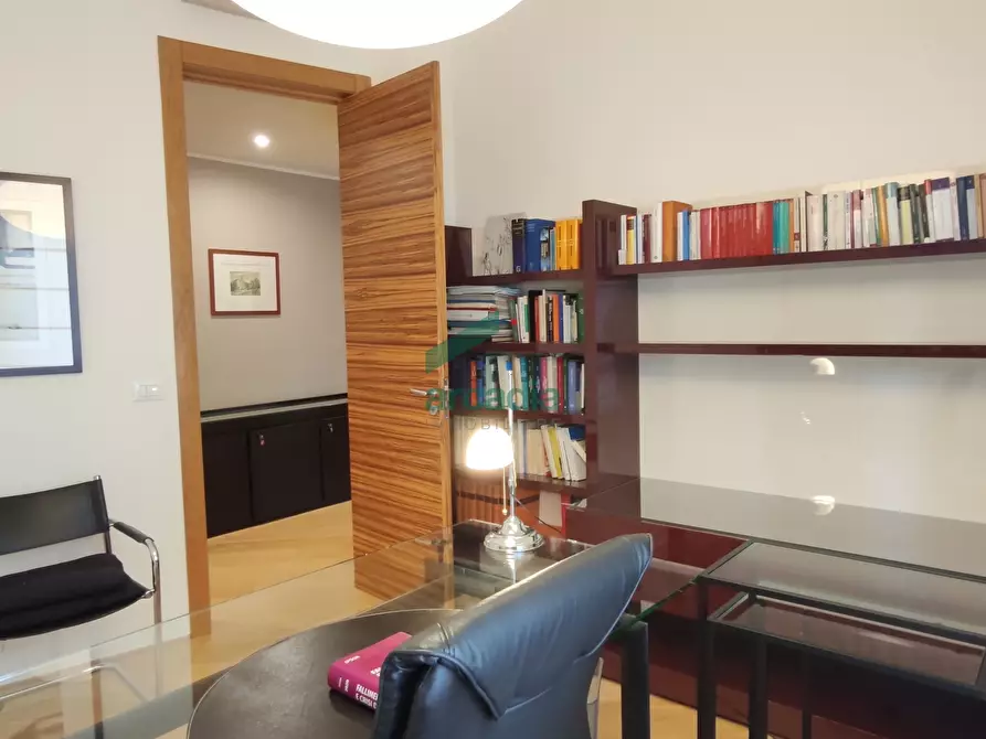 Immagine 3 di Ufficio in vendita  in Via Papa Giovanni Paolo I' 10/E a Bari