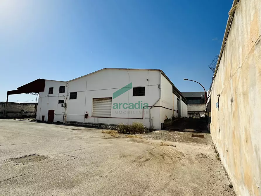 Immagine 29 di Attività artigianale in vendita  in Viale Biagio Accolti Gil 22 a Bari