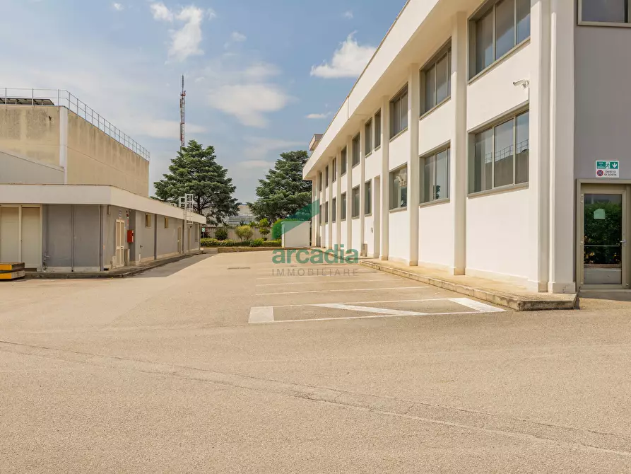 Immagine 13 di Attività artigianale in vendita  in Via dei Gigli 21 a Modugno