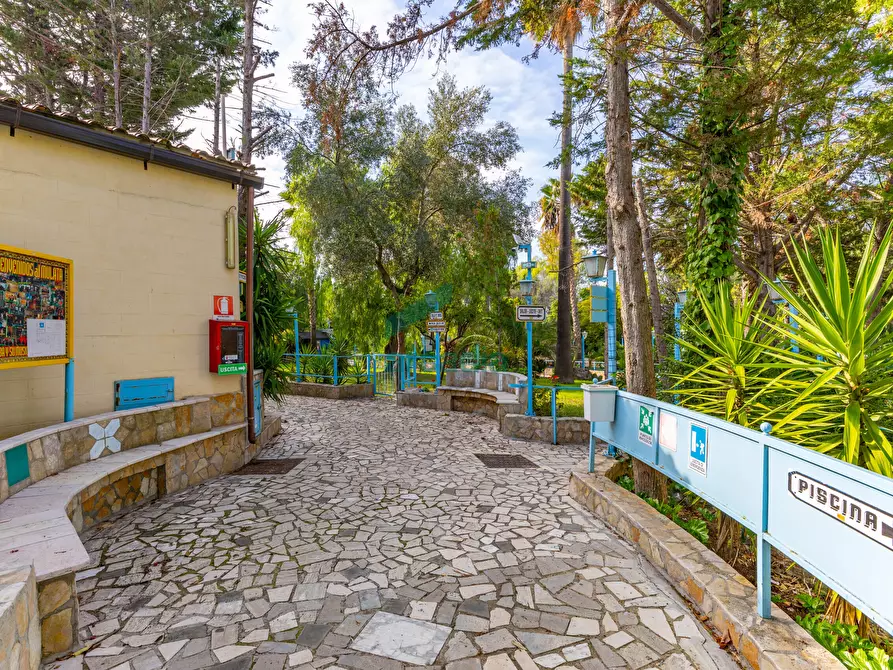 Immagine 47 di Locale commerciale in vendita  in Strada la Grava 16 a Bari