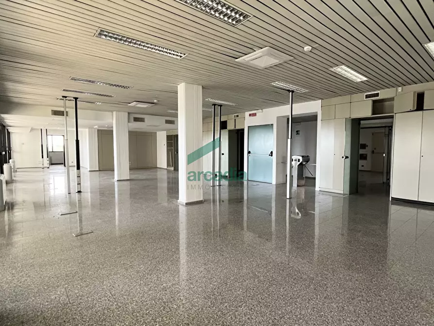 Immagine 12 di Ufficio in affitto  in Via Sette Pietro 4 a Bari