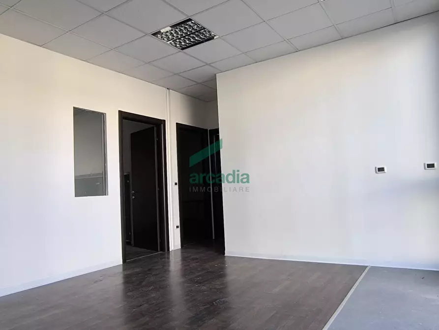 Immagine 25 di Attività artigianale in affitto  in S.S. 16 km 810,800 SN a Triggiano