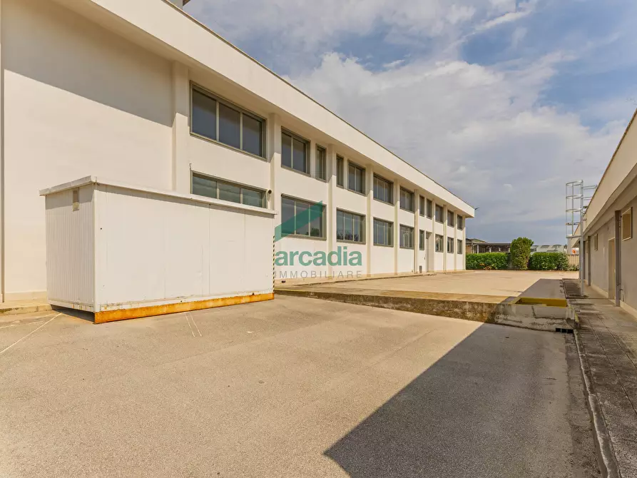 Immagine 8 di Attività artigianale in vendita  in Via dei Gigli 21 a Modugno