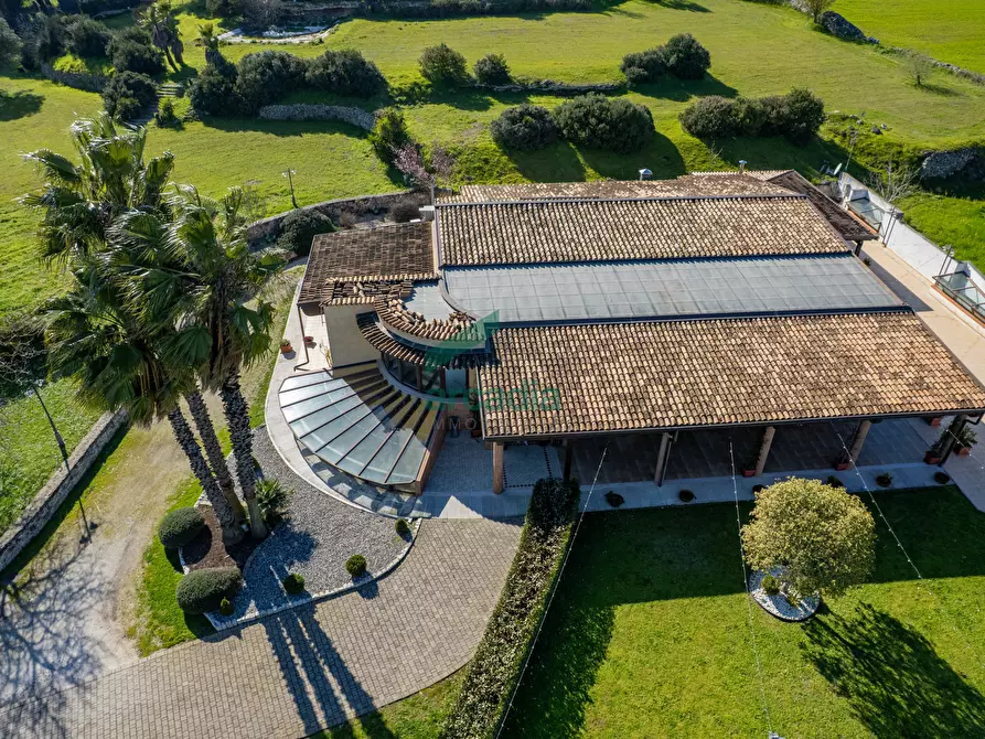 Immagine 2 di Locale commerciale in vendita  in Strada Vicinale Vecchia di Matera 369 a Gioia Del Colle