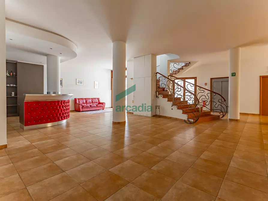 Immagine 12 di Locale commerciale in vendita  in Strada Vicinale Vecchia di Matera 369 a Gioia Del Colle