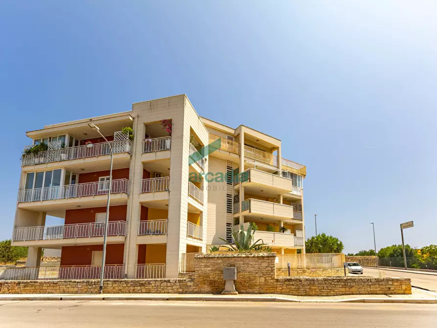 Immagine 1 di Trilocale in vendita  in Via Benigno Zaccagnini 1 a Bitetto