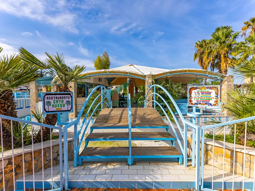 Immagine 45 di Locale commerciale in vendita  in Strada la Grava 16 a Bari